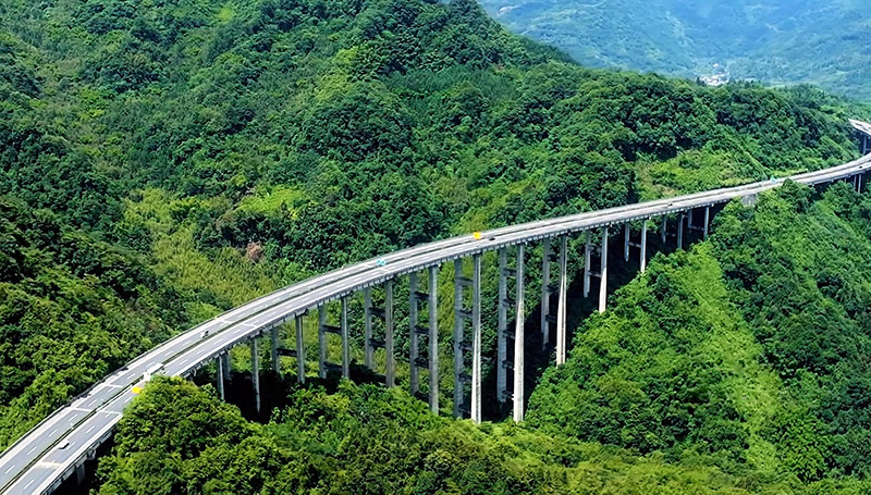 四川省雅安至西昌高速公路 (這兩張圖放前面) (1).jpg
